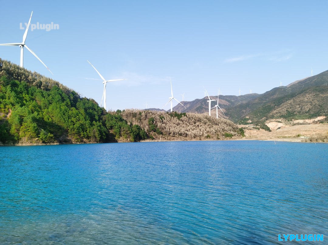 礦區(qū)重金屬污染的藍色湖水 - 老陽插件